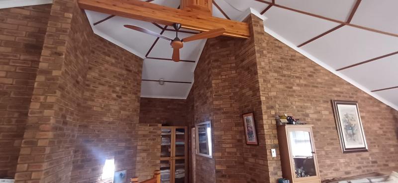 5 Bedroom Property for Sale in Sandbaai Western Cape